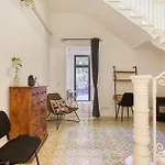 Lovely Traditional 4br Townhouse In Charming By 360 Estates *