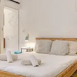 Διαμέρισμα Lovely Traditional 4br Townhouse In Charming By 360 Estates