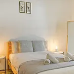 Lovely Traditional 4br Townhouse In Charming By 360 Estates Διαμέρισμα *