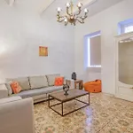 Lovely Traditional 4br Townhouse In Charming By 360 Estates Διαμέρισμα *