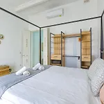 Διαμέρισμα Lovely Traditional 4br Townhouse In Charming By 360 Estates *