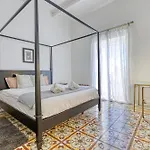 Διαμέρισμα Lovely Traditional 4br Townhouse In Charming By 360 Estates