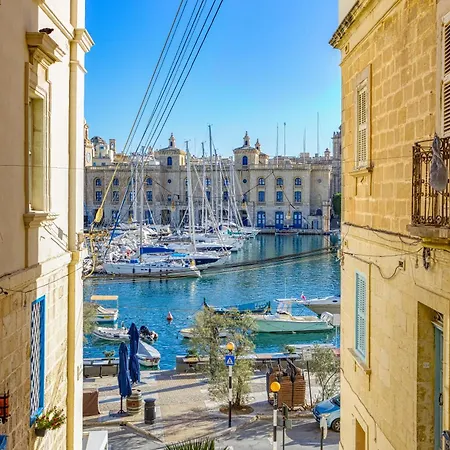 Lovely Traditional 4br Townhouse In Charming By 360 Estates Appartement Isla