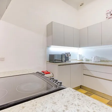 Appartement Lovely Traditional 4br Townhouse In Charming By 360 Estates