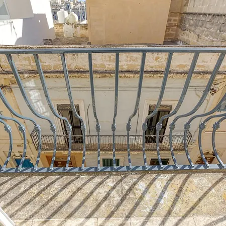 Lovely Traditional 4br Townhouse In Charming By 360 Estates Διαμέρισμα *