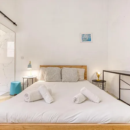 Lovely Traditional 4br Townhouse In Charming By 360 Estates Isla