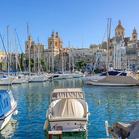 Lovely Traditional 4br Townhouse In Charming By 360 Estates Appartement