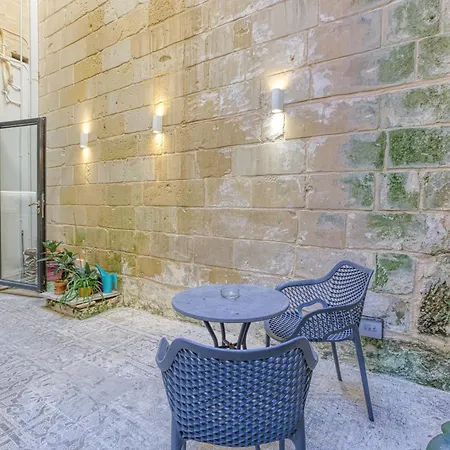 Διαμέρισμα Lovely Traditional 4br Townhouse In Charming By 360 Estates