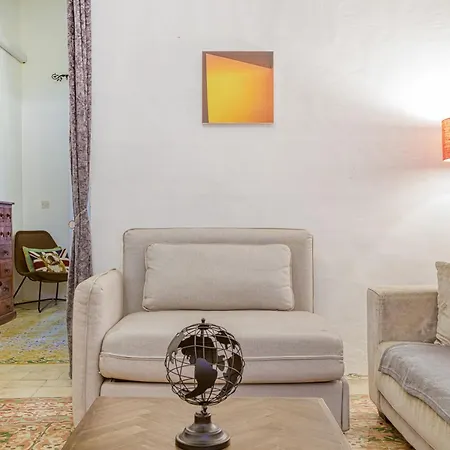 Lovely Traditional 4br Townhouse In Charming By 360 Estates *