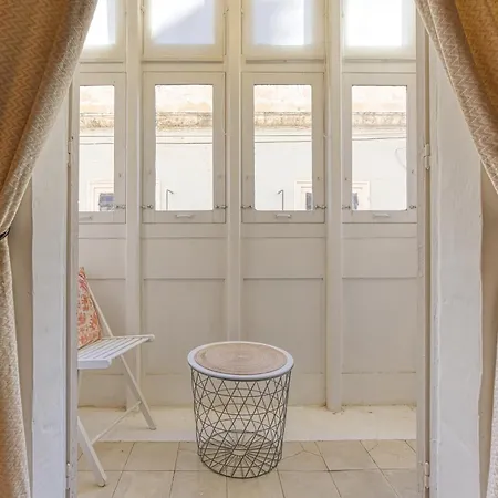 Lovely Traditional 4br Townhouse In Charming By 360 Estates Appartement