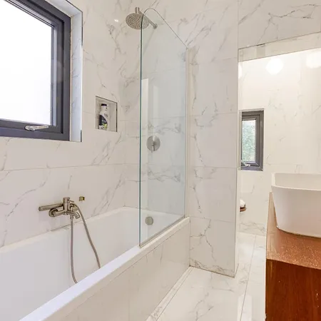 Lovely Traditional 4br Townhouse In Charming By 360 Estates * Isla