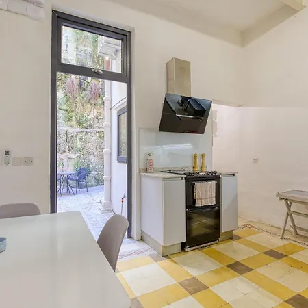 Lovely Traditional 4br Townhouse In Charming By 360 Estates Appartement *