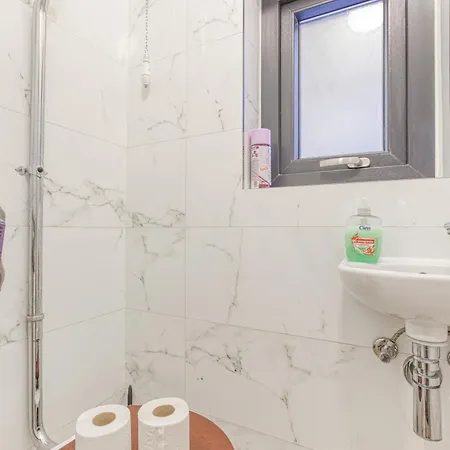 Lovely Traditional 4br Townhouse In Charming By 360 Estates *