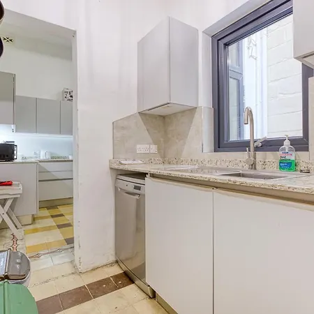 Lovely Traditional 4br Townhouse In Charming By 360 Estates * Isla