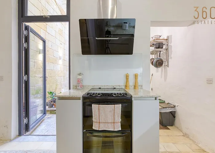 Apartament Lovely Traditional 4br Townhouse In Charming By 360 Estates *