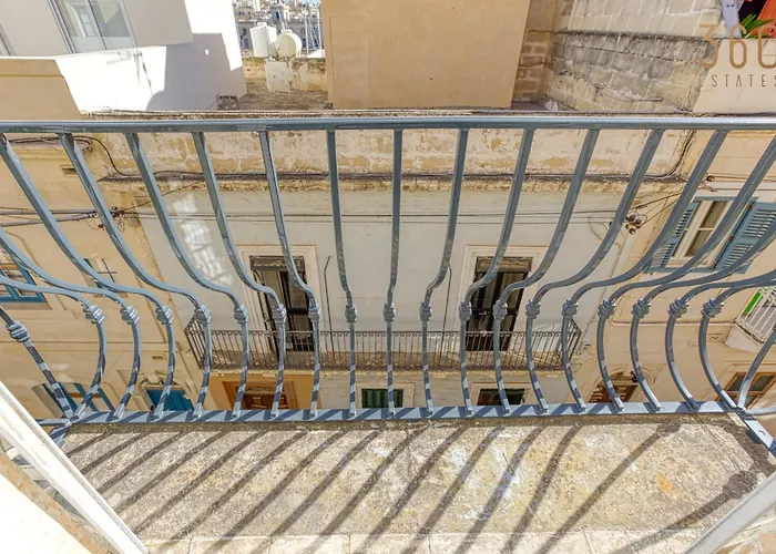 Lovely Traditional 4br Townhouse In Charming By 360 Estates Apartament *