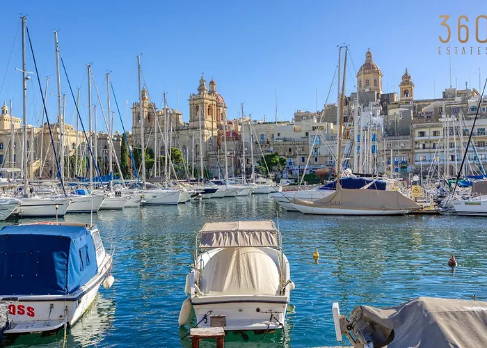 Lovely Traditional 4br Townhouse In Charming By 360 Estates Apartament