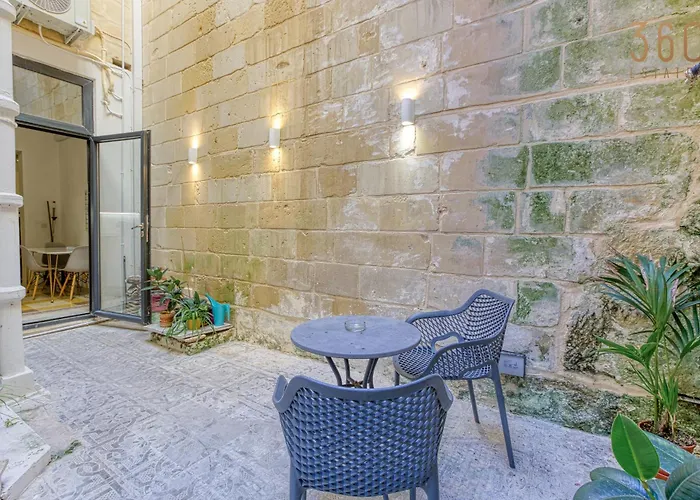 Apartament Lovely Traditional 4br Townhouse In Charming By 360 Estates