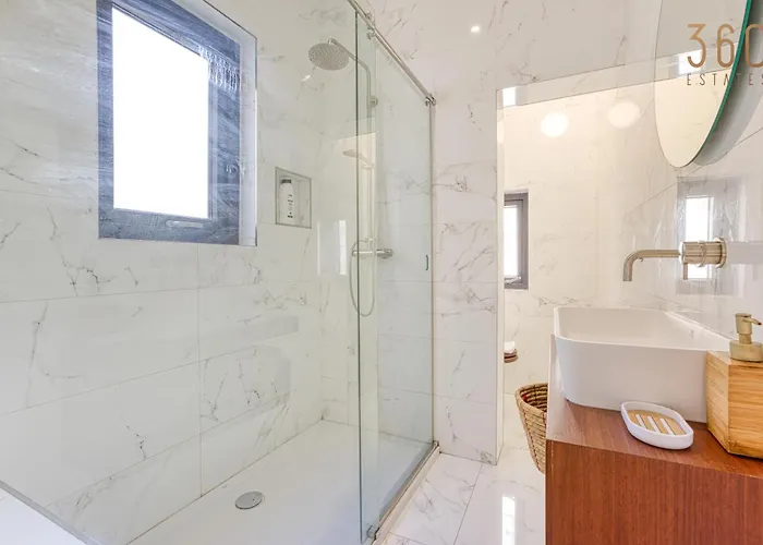 Lovely Traditional 4br Townhouse In Charming By 360 Estates Apartament *