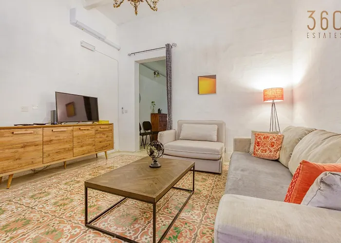 Apartament Lovely Traditional 4br Townhouse In Charming By 360 Estates *