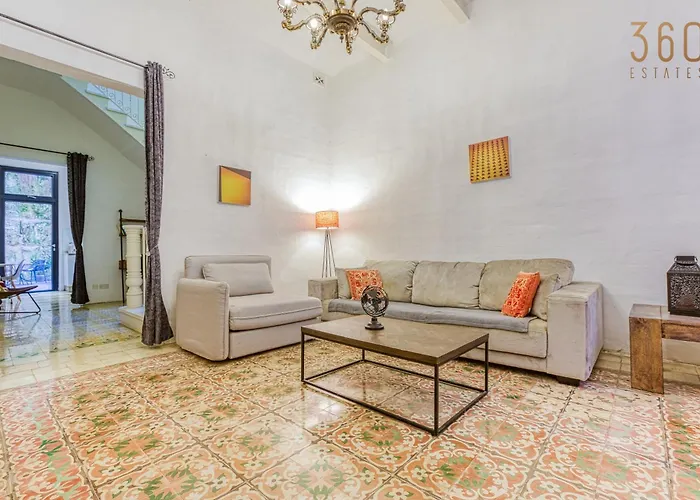 Apartament Lovely Traditional 4br Townhouse In Charming By 360 Estates