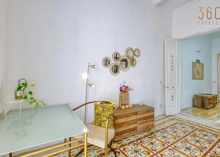 Apartament Lovely Traditional 4br Townhouse In Charming By 360 Estates *