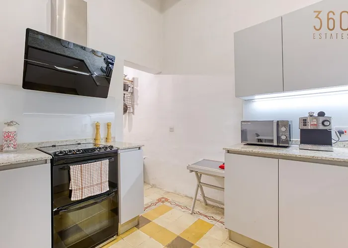 Lovely Traditional 4br Townhouse In Charming By 360 Estates Senglea