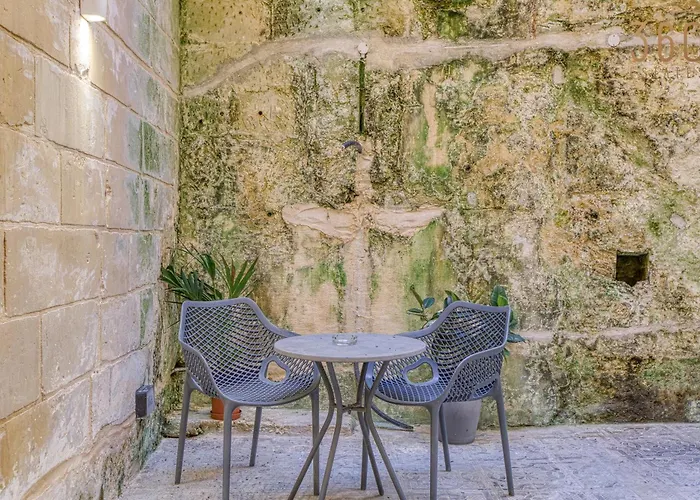 Lovely Traditional 4br Townhouse In Charming By 360 Estates Apartament Senglea