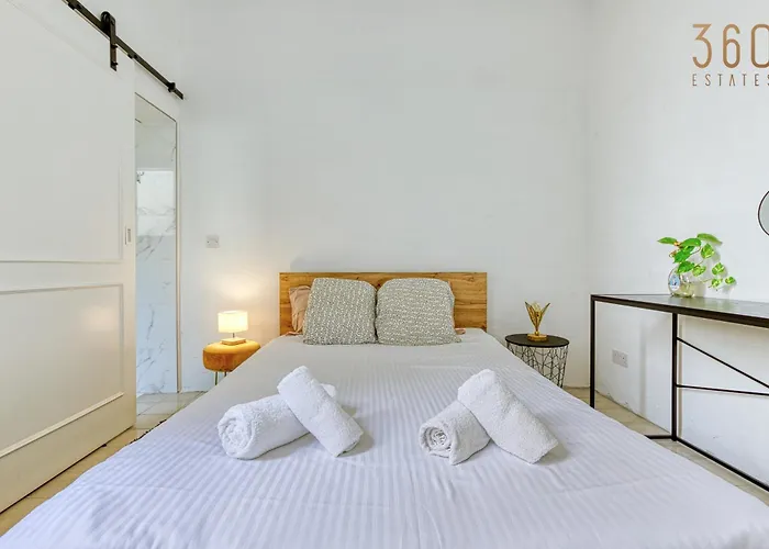 Lovely Traditional 4br Townhouse In Charming By 360 Estates Senglea