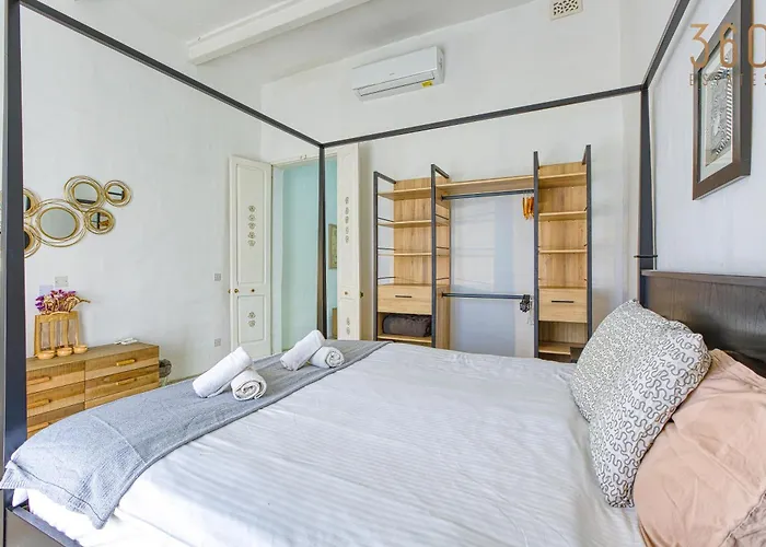 Apartament Lovely Traditional 4br Townhouse In Charming By 360 Estates *