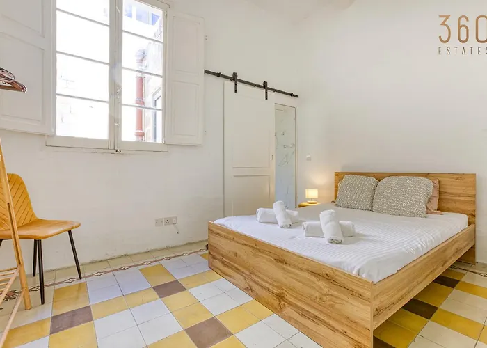 Apartament Lovely Traditional 4br Townhouse In Charming By 360 Estates *