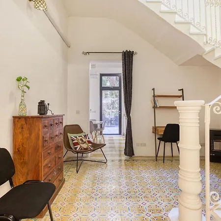 Lovely Traditional 4br Townhouse In Charming By 360 Estates *