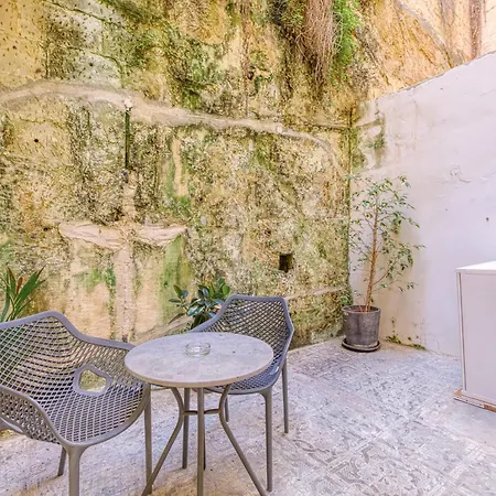 Lovely Traditional 4br Townhouse In Charming By 360 Estates Apartment *