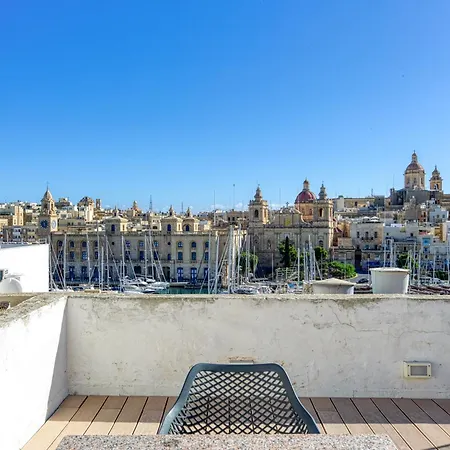 Lovely Traditional 4br Townhouse In Charming By 360 Estates *