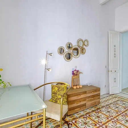 Apartment Lovely Traditional 4br Townhouse In Charming By 360 Estates *