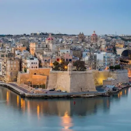 Lovely Traditional 4br Townhouse In Charming By 360 Estates Apartment *