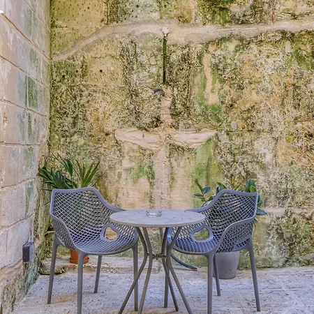 Lovely Traditional 4br Townhouse In Charming By 360 Estates Apartment Senglea