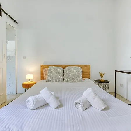 Lovely Traditional 4br Townhouse In Charming By 360 Estates Senglea