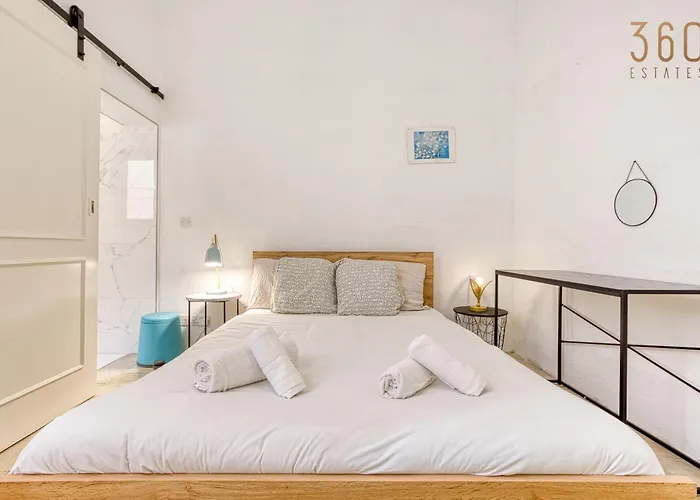 Lovely Traditional 4br Townhouse In Charming By 360 Estates Senglea