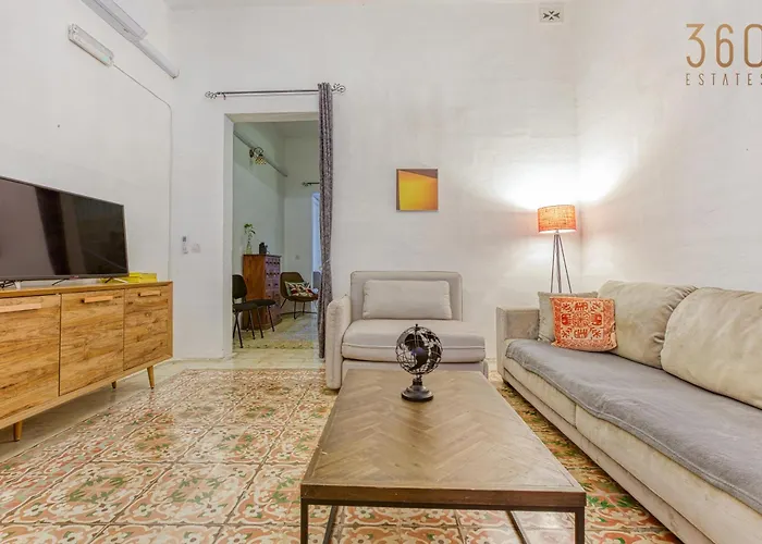 Lovely Traditional 4br Townhouse In Charming By 360 Estates Senglea