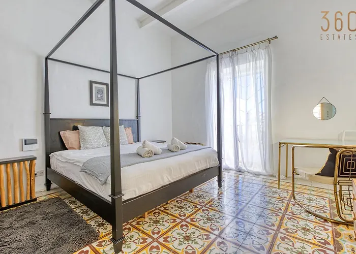 Apartment Lovely Traditional 4br Townhouse In Charming By 360 Estates